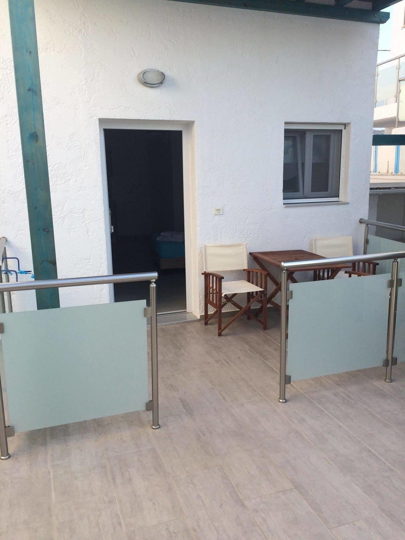 Socrates Apartmens & Restaurant Mílatos Buitenkant foto