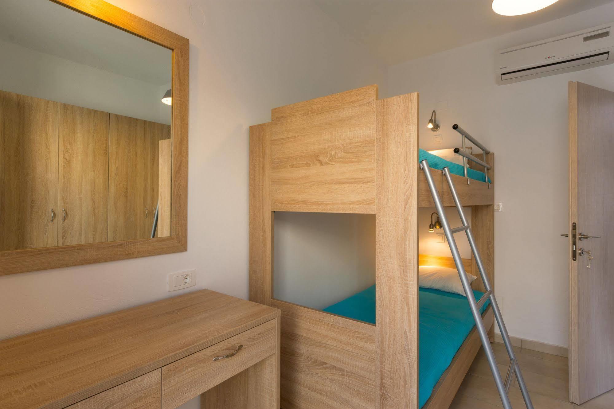 Socrates Apartmens & Restaurant Mílatos Buitenkant foto