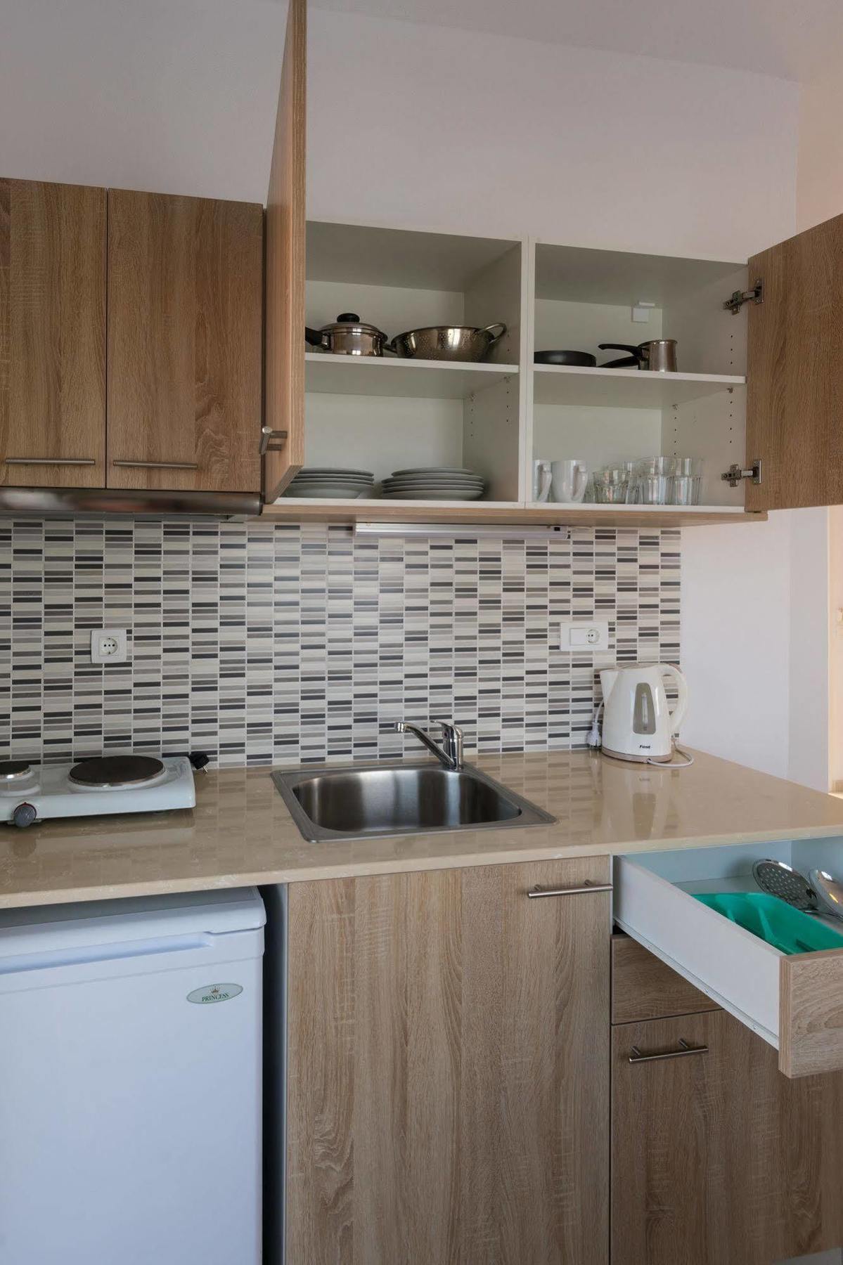 Socrates Apartmens & Restaurant Mílatos Buitenkant foto