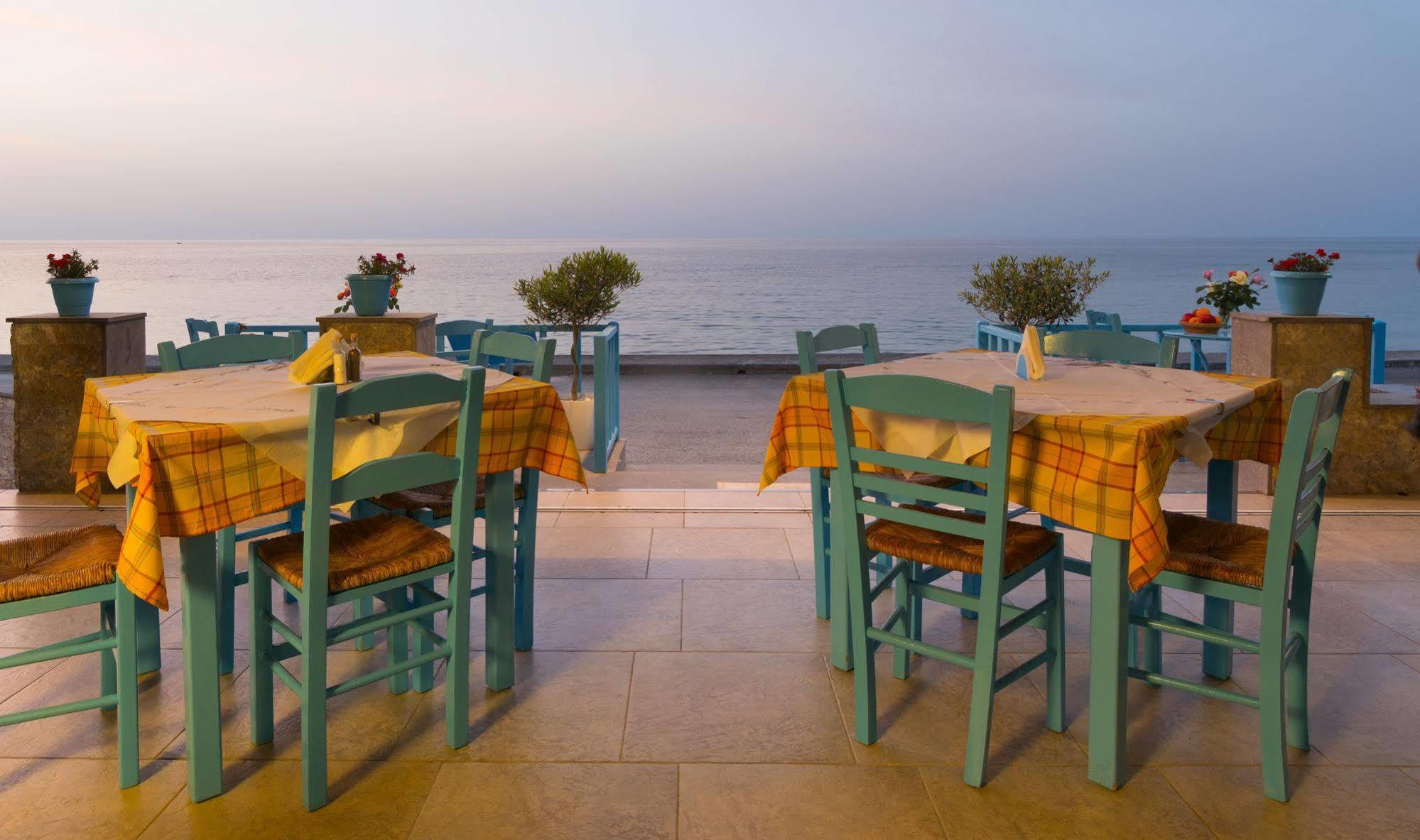 Socrates Apartmens & Restaurant Mílatos Buitenkant foto